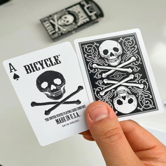 کارت بازی  اسکلت